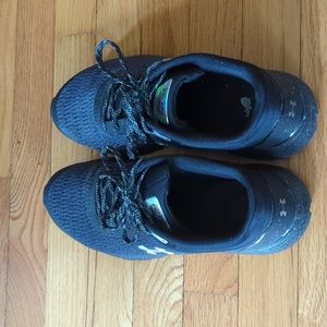 Sneakers black women 9. Great used condition from a smoke free home.